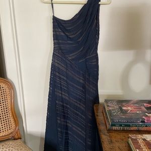 Black tie off-the-shouldr navy gown w nude lining